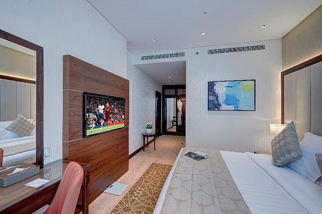 ROYAL CONTINENTAL SUITES