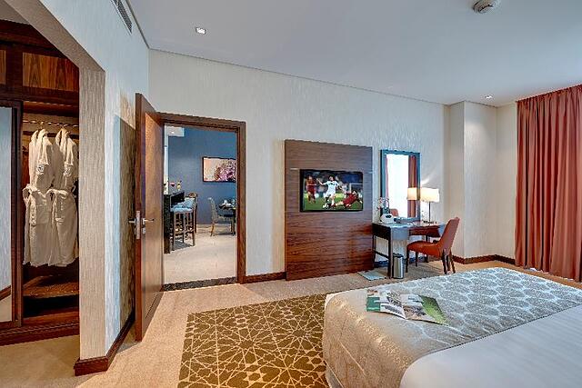 ROYAL CONTINENTAL SUITES
