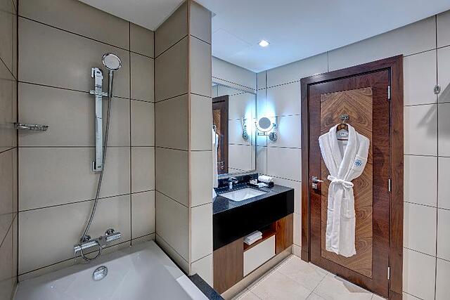 ROYAL CONTINENTAL SUITES