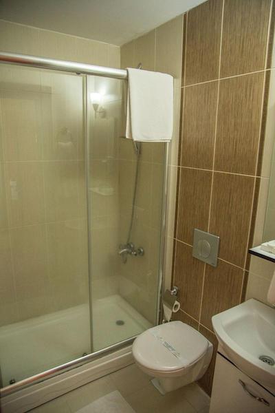 گرند مرین ایرپورت هتل