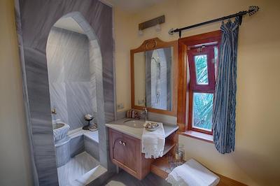 هتل امپرس زو