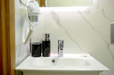 کارتال پالاس تکسیم اسکویر