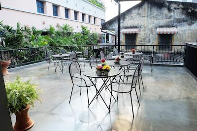 این استیشنز هاستل