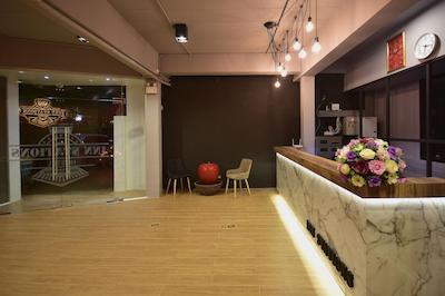 این استیشنز هاستل