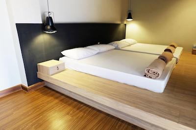 این استیشنز هاستل