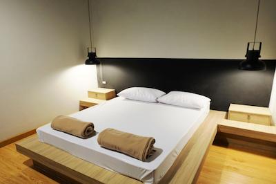 این استیشنز هاستل