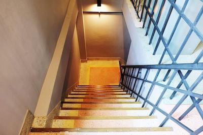 این استیشنز هاستل