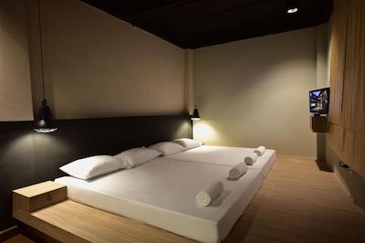 این استیشنز هاستل