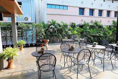 این استیشنز هاستل