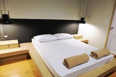 این استیشنز هاستل