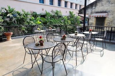 این استیشنز هاستل