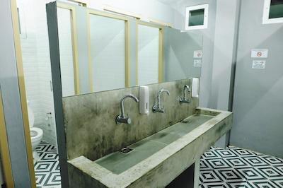 این استیشنز هاستل