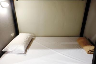 این استیشنز هاستل