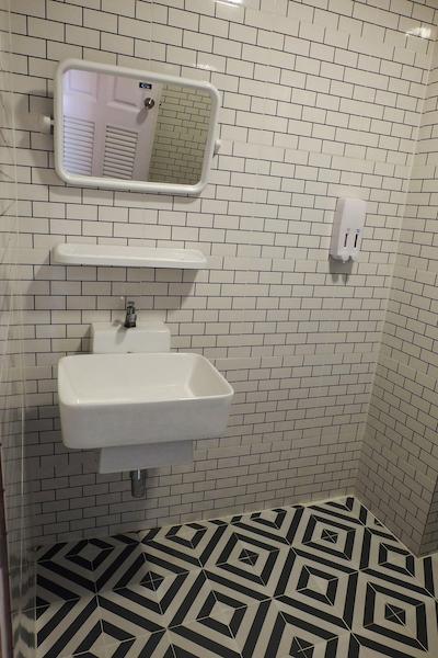 این استیشنز هاستل