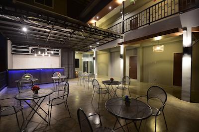 این استیشنز هاستل