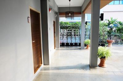 این استیشنز هاستل