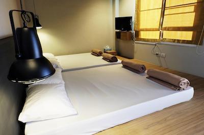 این استیشنز هاستل