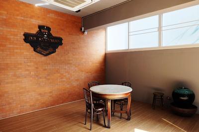 این استیشنز هاستل