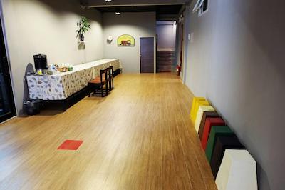 این استیشنز هاستل