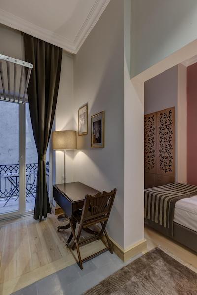 نامبر ۱۱ هتل آپارتمنتز