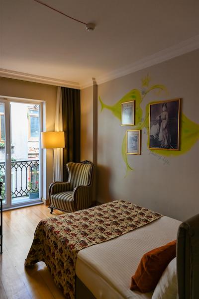 نامبر ۱۱ هتل آپارتمنتز