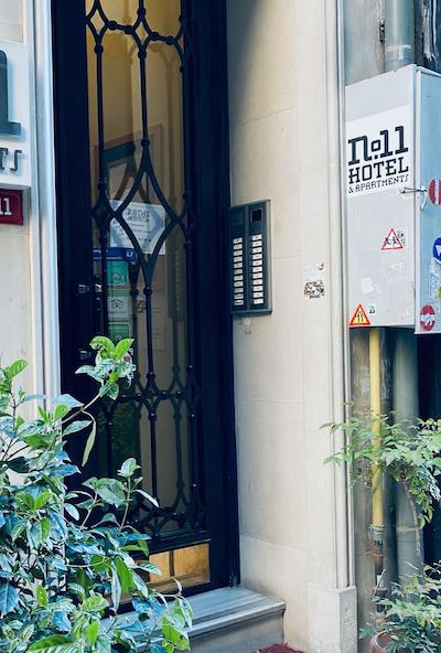 نامبر ۱۱ هتل آپارتمنتز