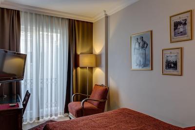 نامبر ۱۱ هتل آپارتمنتز