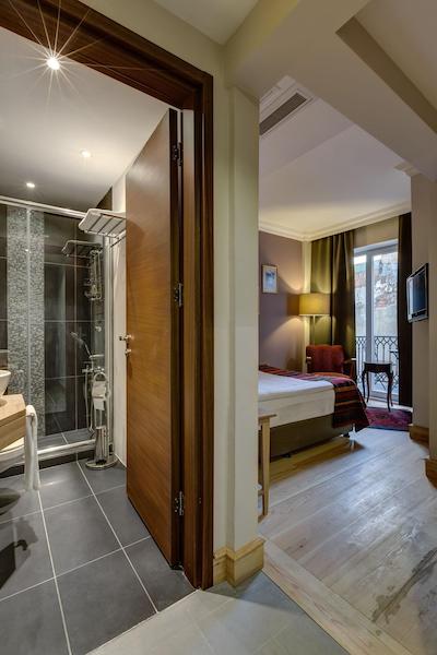 نامبر ۱۱ هتل آپارتمنتز