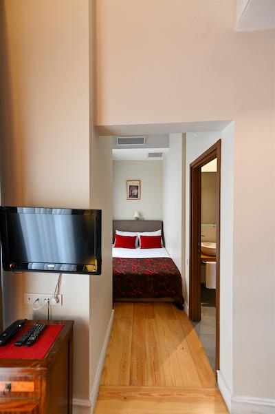 نامبر ۱۱ هتل آپارتمنتز