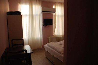 پافین هاستل