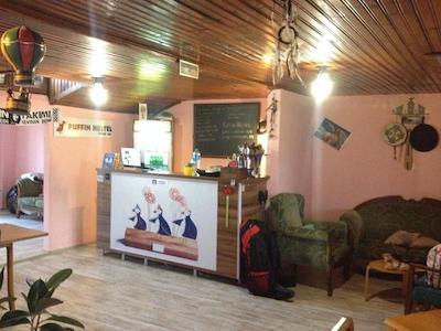 پافین هاستل