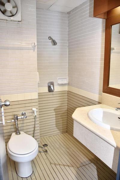 مد مانکی بانگوک هاستل ادالتز اونلی