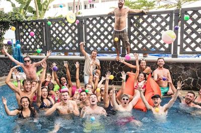 مد مانکی بانگوک هاستل ادالتز اونلی