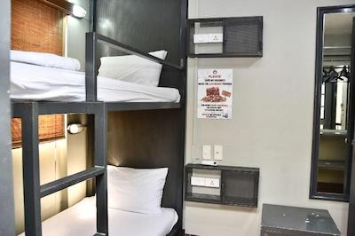 مد مانکی بانگوک هاستل ادالتز اونلی