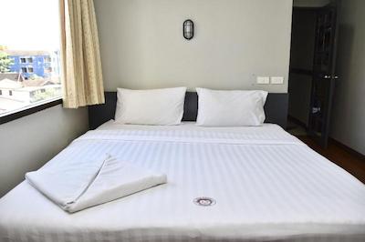 مد مانکی بانگوک هاستل ادالتز اونلی