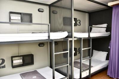 مد مانکی بانگوک هاستل ادالتز اونلی