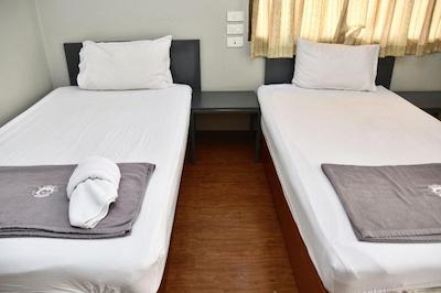 مد مانکی بانگوک هاستل ادالتز اونلی