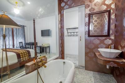 دهاراسوم کلونیال هاوس