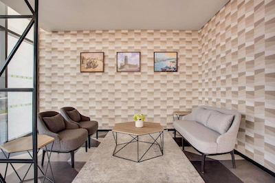 لمون تری هتل ال ال سی