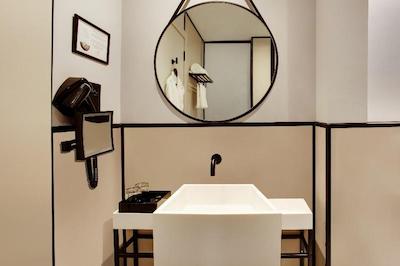 لمون تری هتل ال ال سی