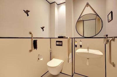 لمون تری هتل ال ال سی