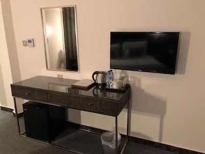 بوراک هتل بای جم استونز