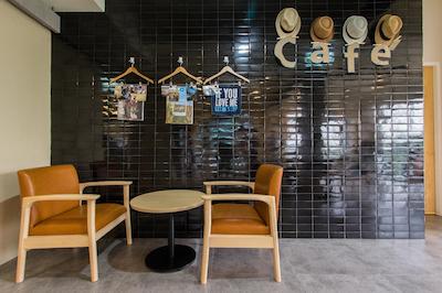 لیزی ساندی هاستل