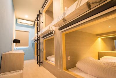 لیزی ساندی هاستل