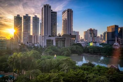 لوکال تایم بانگوک