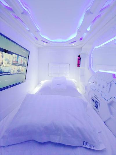 مت ا اسپیس پاد ات ایسوک