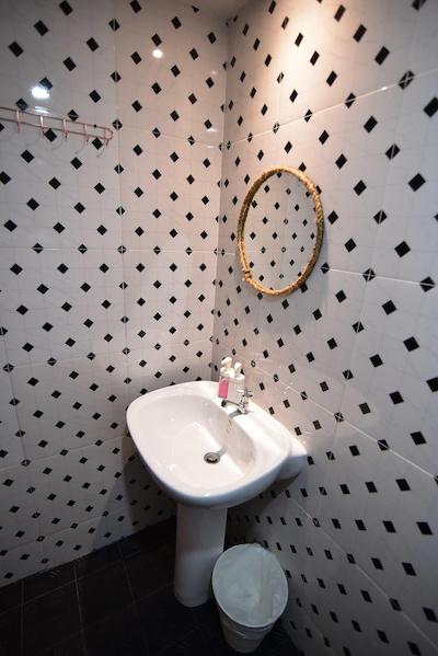 نگو هوم انشنت هتل