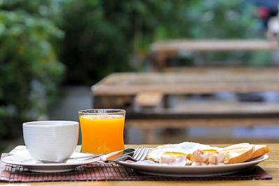 ای تی اسمایل هاوس