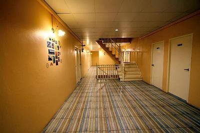 ای تی اسمایل هاوس