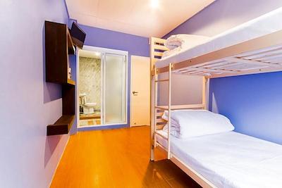 ای تی اسمایل هاوس